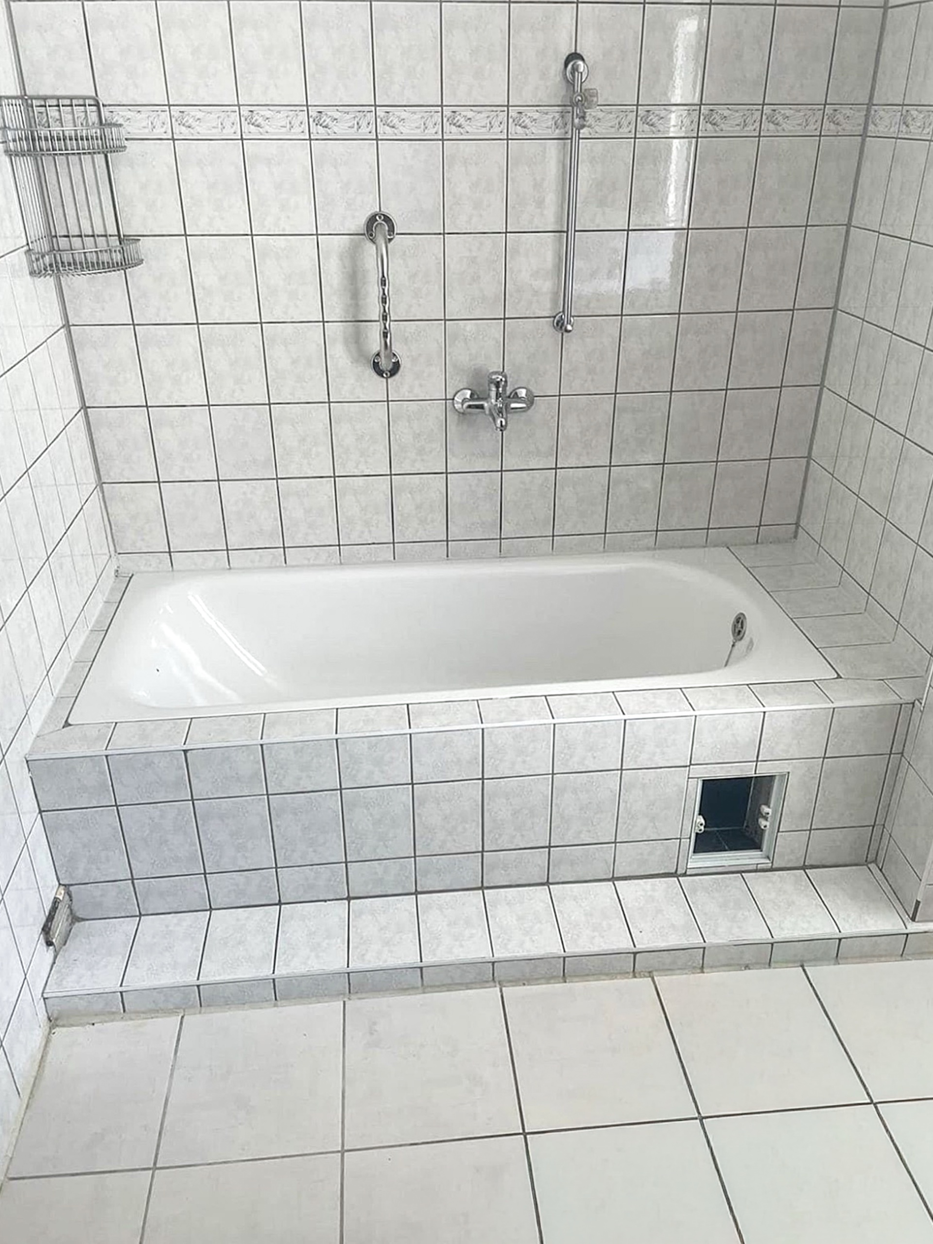 Vorher: Wanne raus, Dusche rein